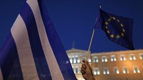 Домбровскис: Дълговете на Гърция ще са тема на втория преглед на програмата