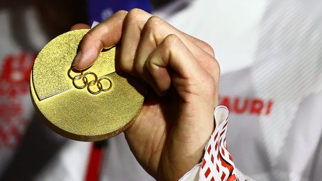 Пари, апартаменти или нищо: Какво получават олимпийските медалисти от Милано 2026?