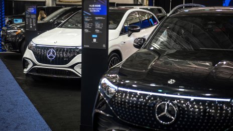 BNP Paribas преговаря за придобиване на бизнеса за лизинг на автомобили на Mercedes