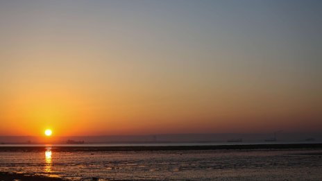 Подценена ли е опасността: Трети кораб с българи на борда е нападнат в Арабско море