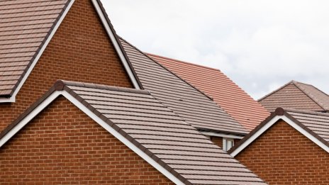 Британците купуват първо жилище заедно, за да се изкачат по жилищната стълбица