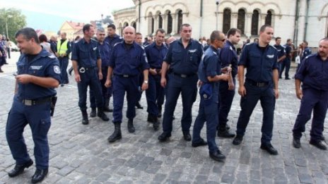 Правителството отпусна първите 17,4 млн. лв. за полицейските униформи