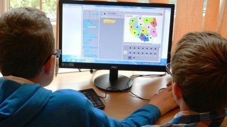 Тази есен отварят врати нови 44 български училища зад граница