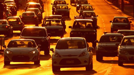 Австралия нанесе удар на Tesla с по-облекчени правила за емисиите