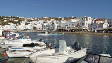 Миконос - остров на спасението в гръцкия пазар на имоти?
