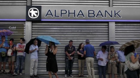 Спечелиха ли гърците от спасението на гръцките банки?