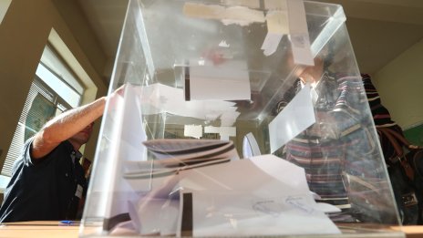 Девет партии и коалиции влизат в парламента, ПП-ДБ води пред „Възраждане“*