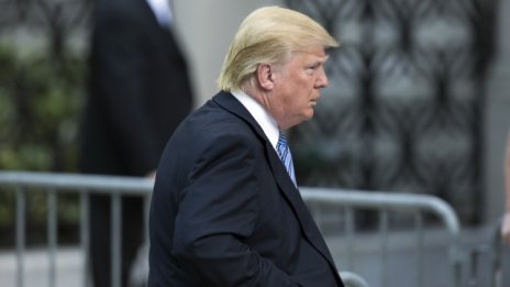 Доналд Тръмп започна съдебна война с шефа на летището в Палм Бийч