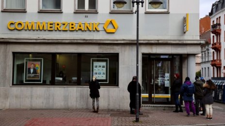 Commerzbank запазва целта за приходи въпреки по-лошите от очакваното резултати