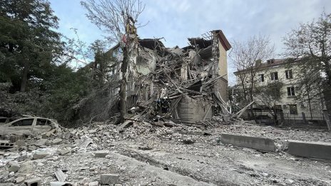 12 убити и десетки ранени при обстрел на жилищни сгради в Запорожие