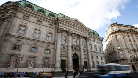 Централната банка на Аржентина наруши споразумението с МВФ 