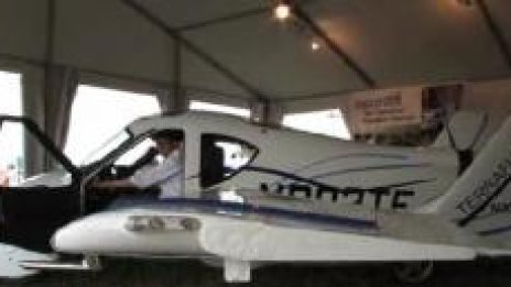 Летяща кола през 2011 година 