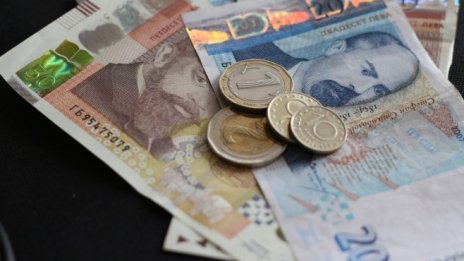 Увеличават заплащането на социалните служители