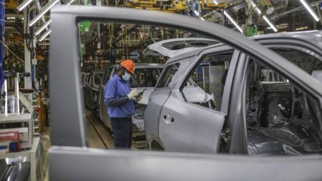 Япония ще спре продажбите на нови бензинови автомобили до 2035 г.