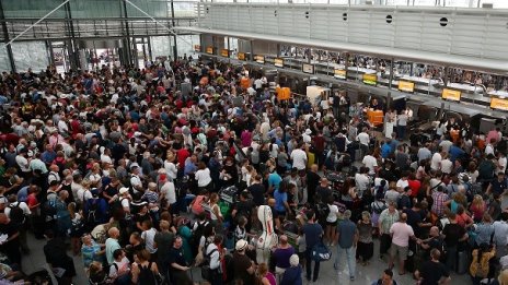 Стотици пътници са засегнати от пробив в сигурността на летището в Мюнхен