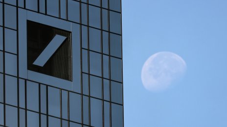 Deutsche Bank отбеляза изненадващо силен ръст на печалбата за тримесечието