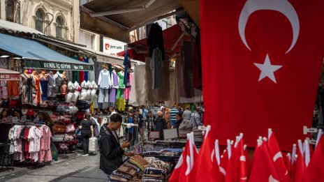 Турската централна банка хвърля всички сили в защита на лирата преди балотажа