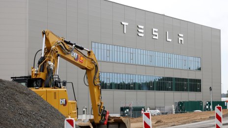 Най-големият профсъюз в Германия призова Tesla за по-добри условия на труд