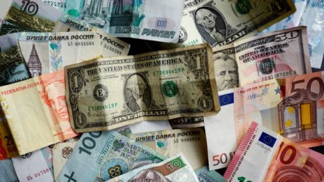 Как с представят валутите в края на пандемията според Wells Fargo?