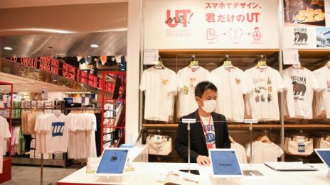Uniqlo вече произвежда предпазни маски за многократна употреба
