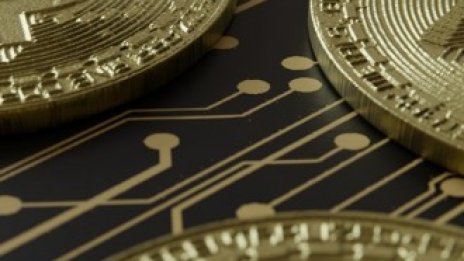 Биткойнът се потопи под ниво от 9000 долара за пръв път от май