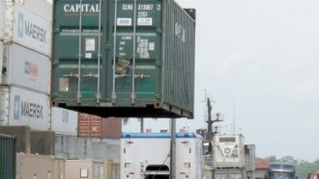 Търговският излишък на ЕС се свива до 0,2 млрд. евро през април