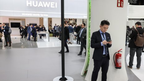 Санкционираната от САЩ Huawei демонстрира сила на мобилния конгрес в Барселона 