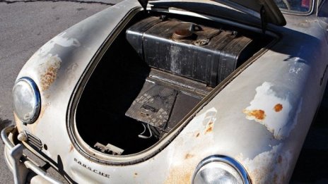 Ръждясало Porsche Carrera Coupe бе продадено за 835 хил. долара