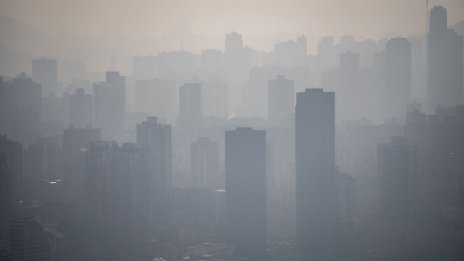 Намаляващите въглеродни емисии в Китай може да изместят по-рано пика на замърсяване