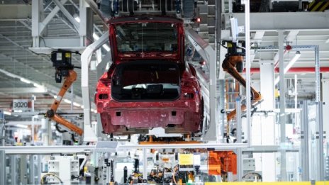 Volkswagen спира производството в два германски завода заради кризата в Украйна