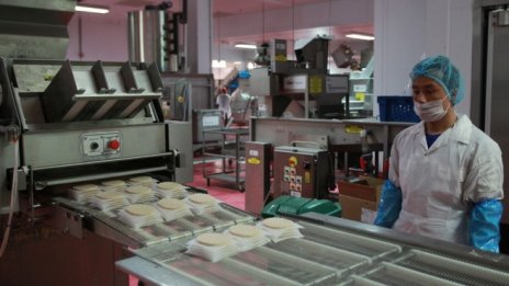 Катар отменя спорната система за изходни визи за работниците от чужбина
