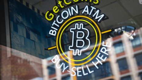 Биткойнът се опитва да се задържи над 44 хил. долара