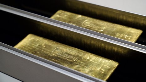 Златото е напът да запише най-силната си година от над десетилетие