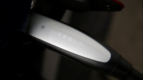 Как дилъри на Tesla забъркаха скандал с Model 3