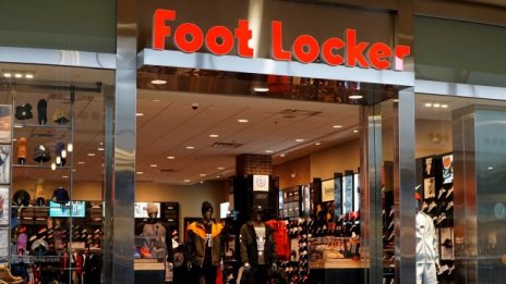 Акциите на Foot Locker се сринаха с 19% след слаб финансов отчет