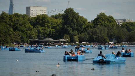 Слабият паунд привлича туристи във Великобритания