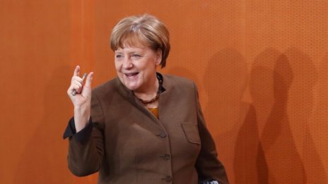 Меркел - царицата на нагаждането