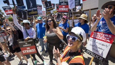 Стачките в Холивуд подготвят сценария и за други индустрии