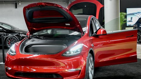 Продажбите на китайските коли на Tesla се свиват с над 5% през октомври
