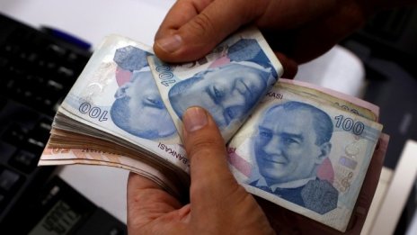 Турската лира поскъпва заради очакванията за лихвени намаления 