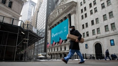 Технологичният сектор отново поведе спадовете на Wall Street*