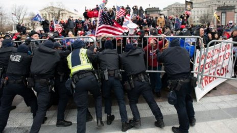 Тръмп се изправя пред серия от съдебни искове заради щурма на Капитолия