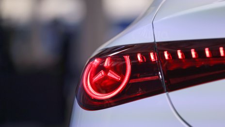 Mercedes: Оставаме ангажирани с електромобилите, но няма да изоставим другите задвижвания