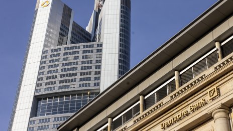 Защо банковите кризи не свършват? 