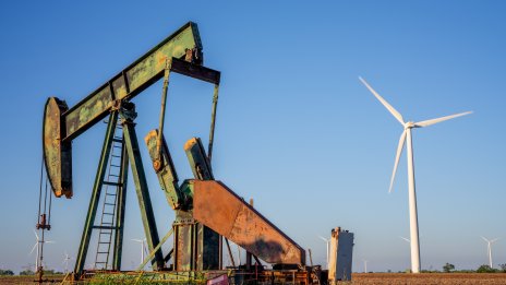 Цената на петрола се покачва от двуседмично дъно в очакване на данните за запасите в САЩ*