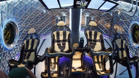 SpaceX изстреля успешно първата си редовна мисия с НАСА