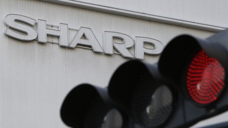 Sharp изведнъж "откри" нови потенциални задължения за почти 3 млрд. долара