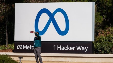 Meta обмисля да отвори първите си физически магазини