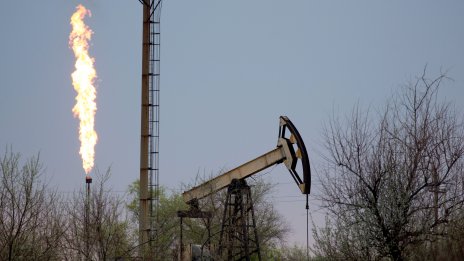 Напрежението в Близкия изток подлага на траен натиск петролния пазар*