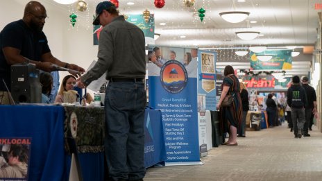 Първоначалните молби за помощи при безработица в САЩ намаляват неочаквано